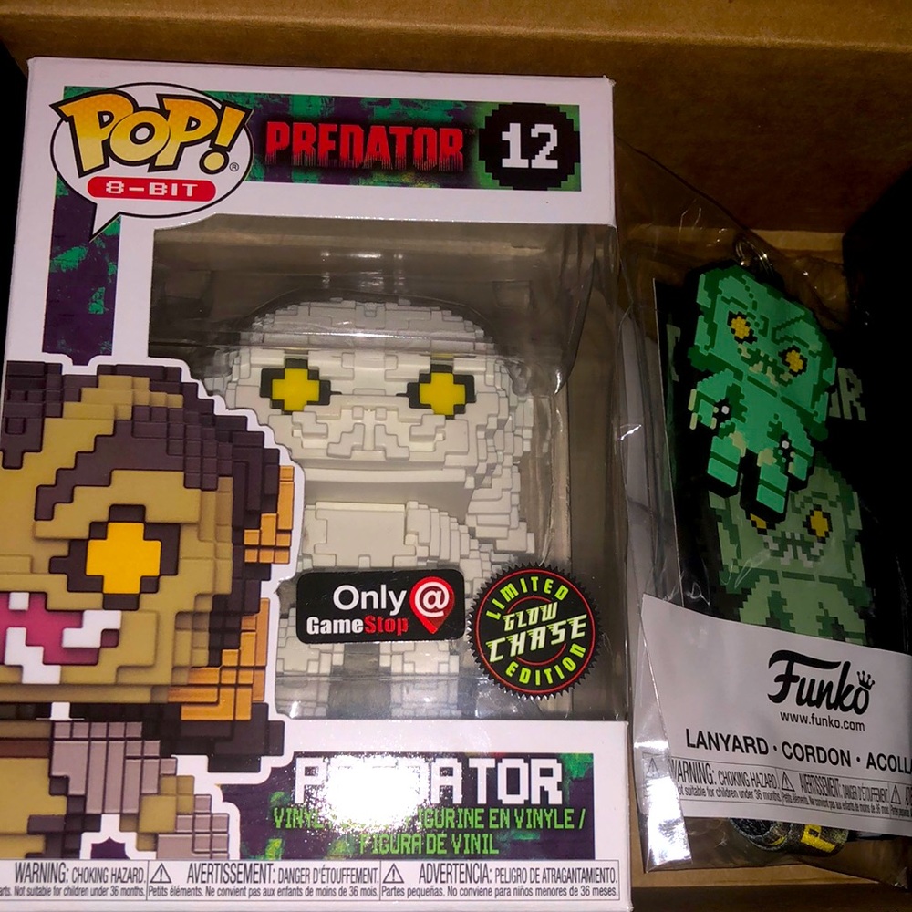 Funko 8 Bit Predator Limited Glow Chase Edition